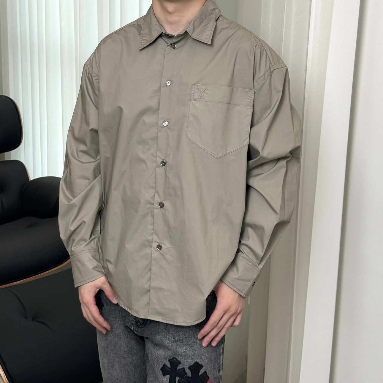 RD-C346 · Heart Embroidery Long-Sleeve Shirt – Linen Grey showcase view 1