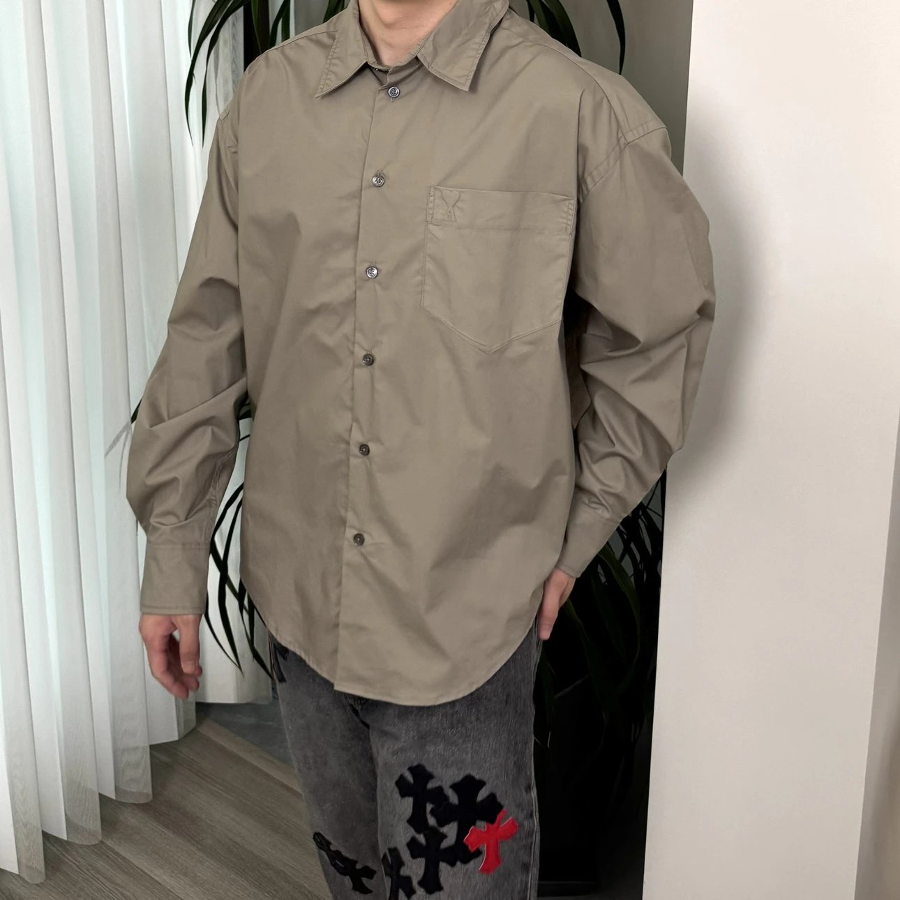 RD-C346 · Heart Embroidery Long-Sleeve Shirt – Linen Grey showcase view 2