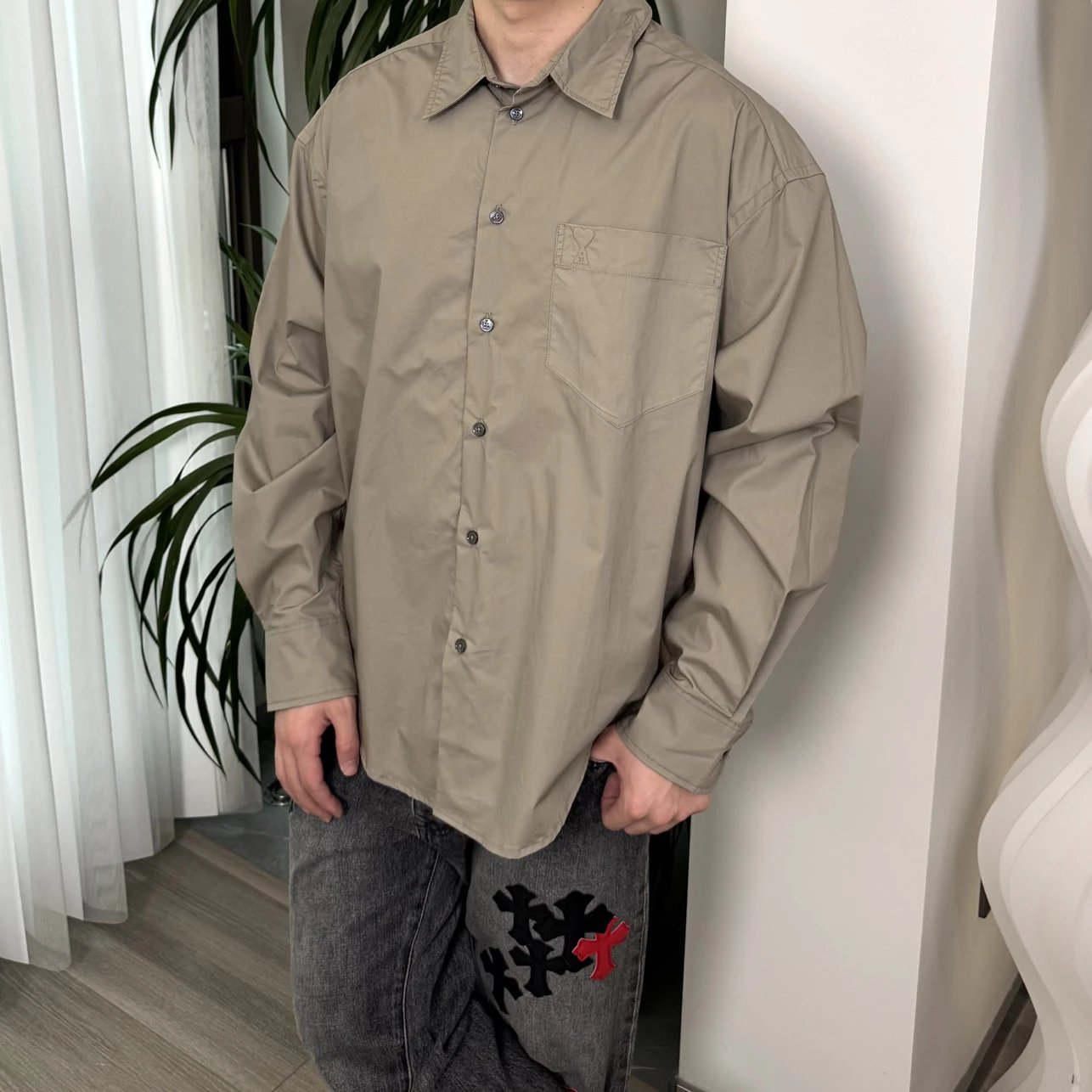 RD-C346 · Heart Embroidery Long-Sleeve Shirt – Linen Grey showcase view 7