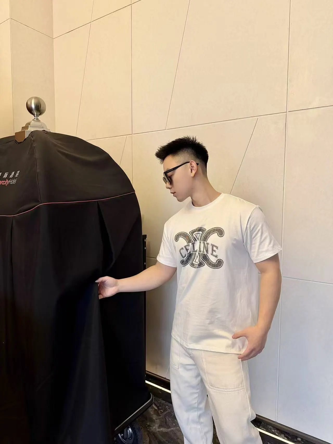RD-C193 · Drawing Logo Cotton T-Shirt showcase view 5