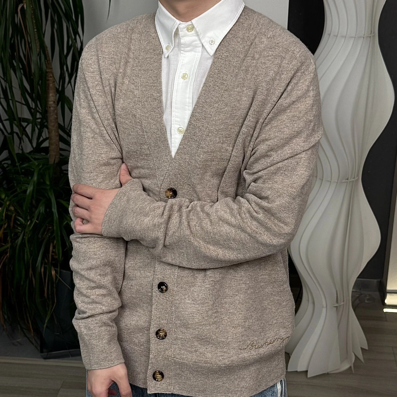 RD-C380 · V-Neck Cashmere-Wool Blend Cardigan showcase view 3