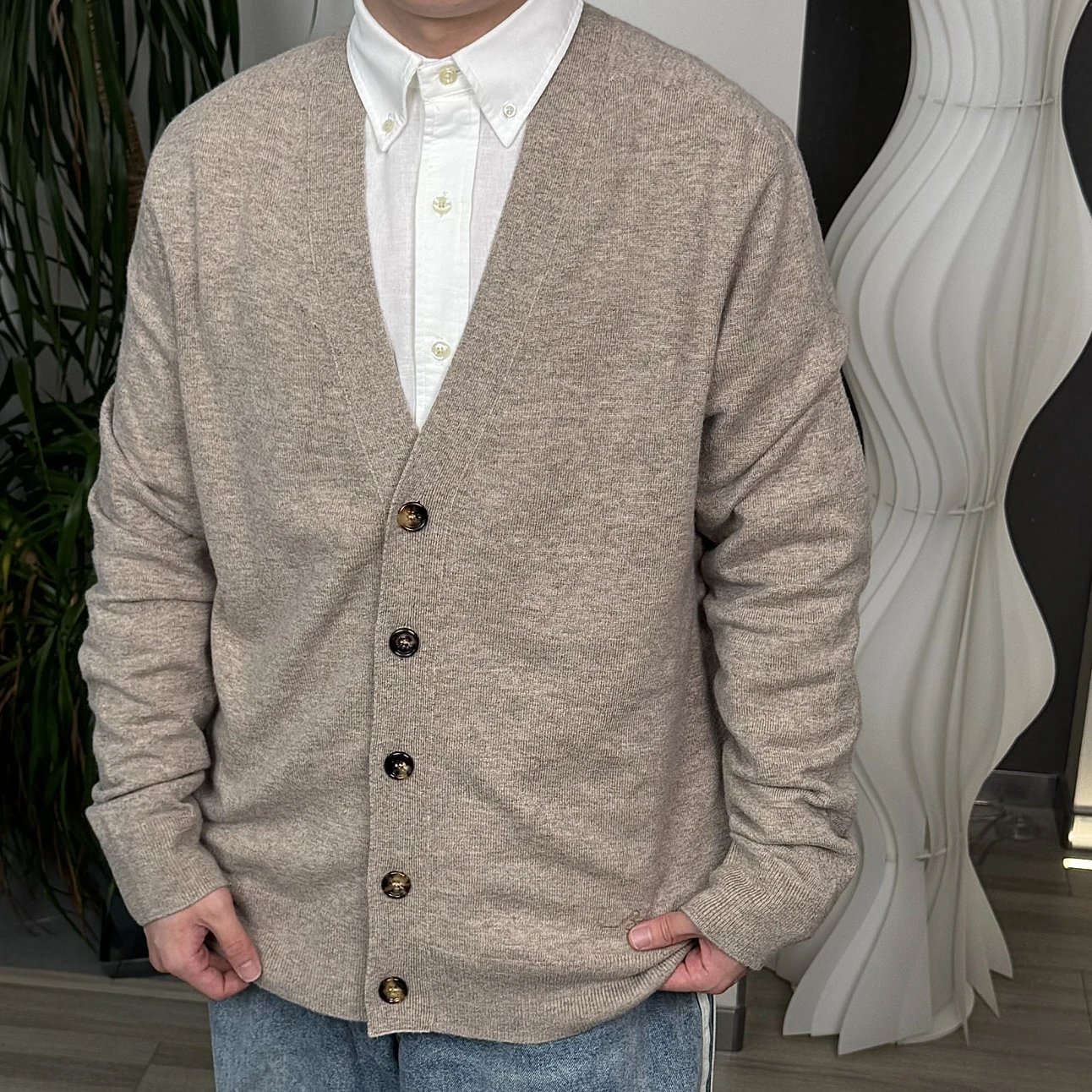 RD-C380 · V-Neck Cashmere-Wool Blend Cardigan showcase view 5