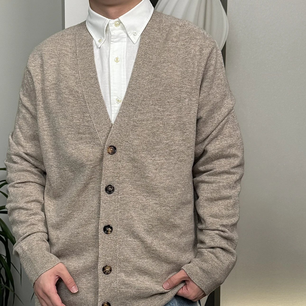 RD-C380 · V-Neck Cashmere-Wool Blend Cardigan showcase view 6