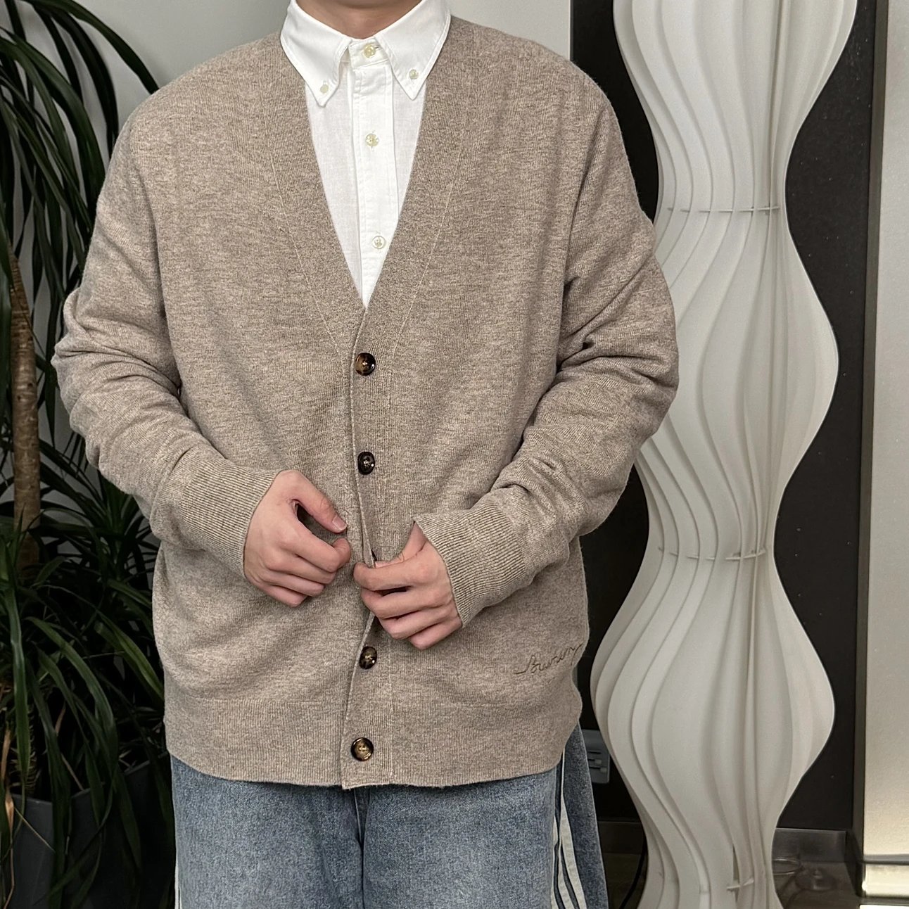 RD-C380 · V-Neck Cashmere-Wool Blend Cardigan showcase view 13