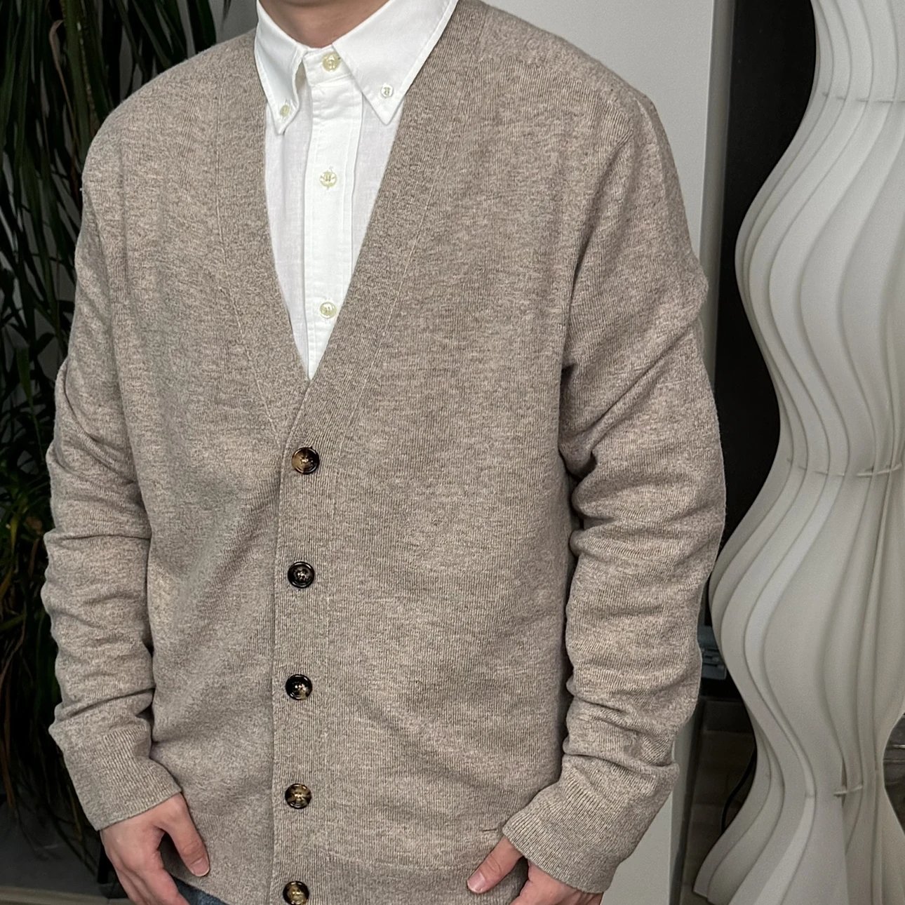RD-C380 · V-Neck Cashmere-Wool Blend Cardigan showcase view 14