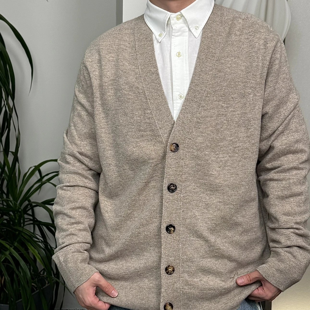 RD-C380 · V-Neck Cashmere-Wool Blend Cardigan showcase view 15