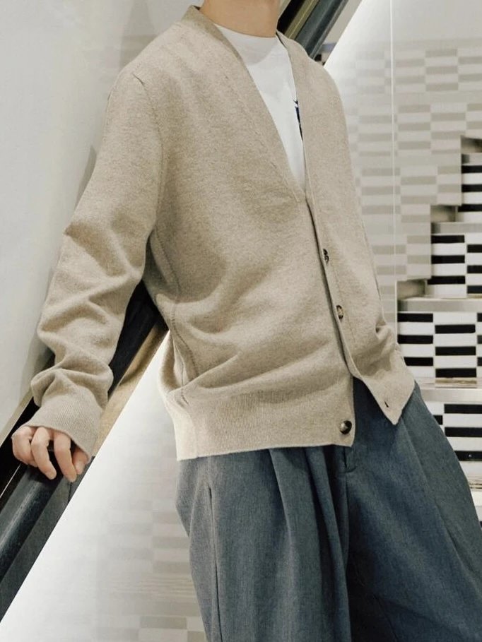 RD-C380 · V-Neck Cashmere-Wool Blend Cardigan showcase view 17