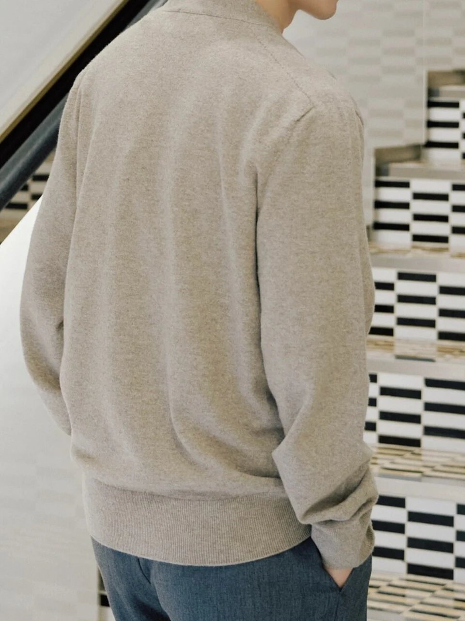 RD-C380 · V-Neck Cashmere-Wool Blend Cardigan showcase view 19