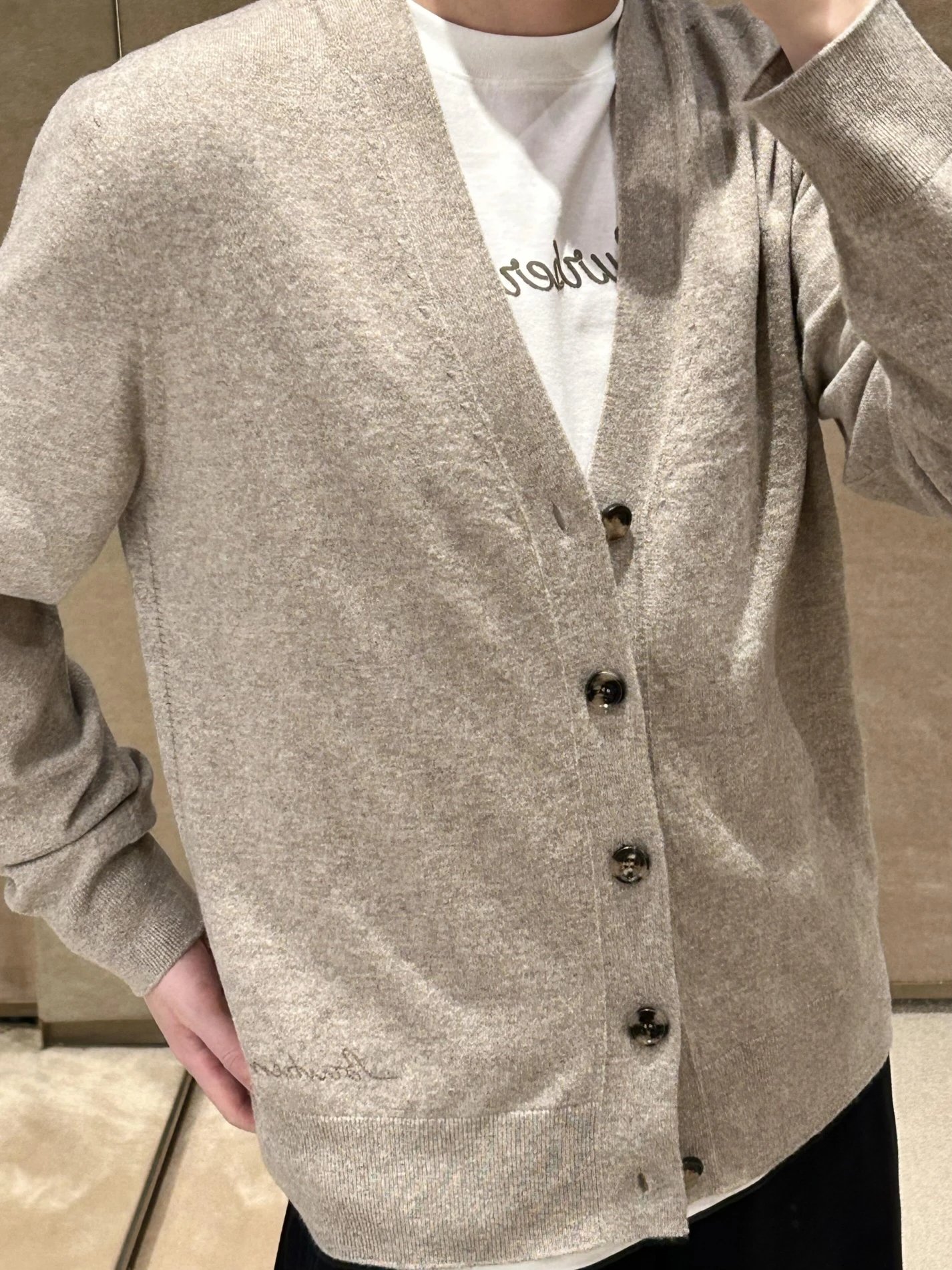 RD-C380 · V-Neck Cashmere-Wool Blend Cardigan showcase view 21