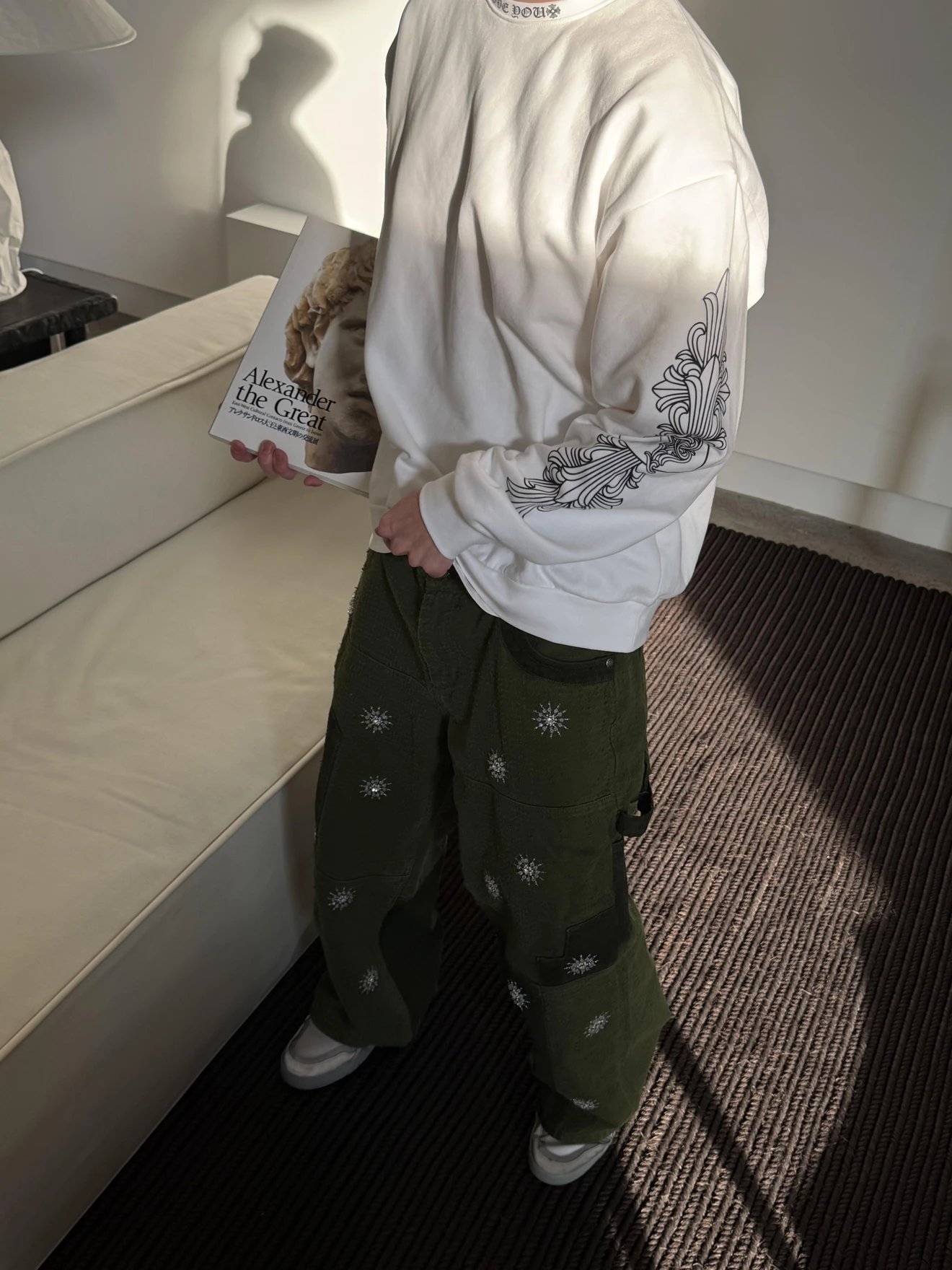 RD-C276 · Vine Sleeve Graphic Crewneck Sweatshirt showcase view 2