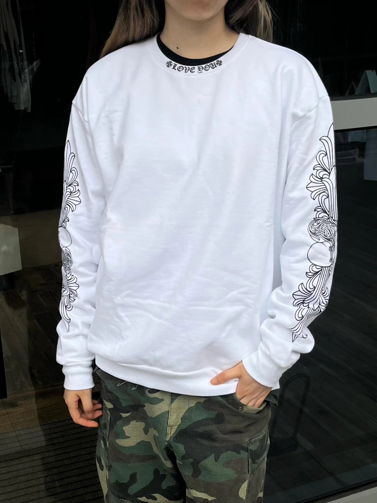 RD-C276 · Vine Sleeve Graphic Crewneck Sweatshirt showcase view 8