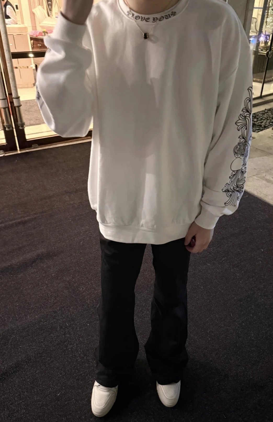 RD-C276 · Vine Sleeve Graphic Crewneck Sweatshirt showcase view 6