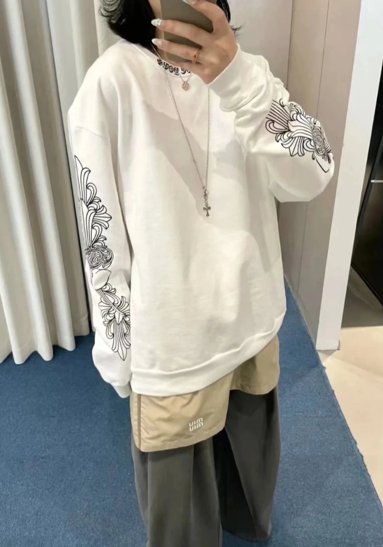 RD-C276 · Vine Sleeve Graphic Crewneck Sweatshirt showcase view 5