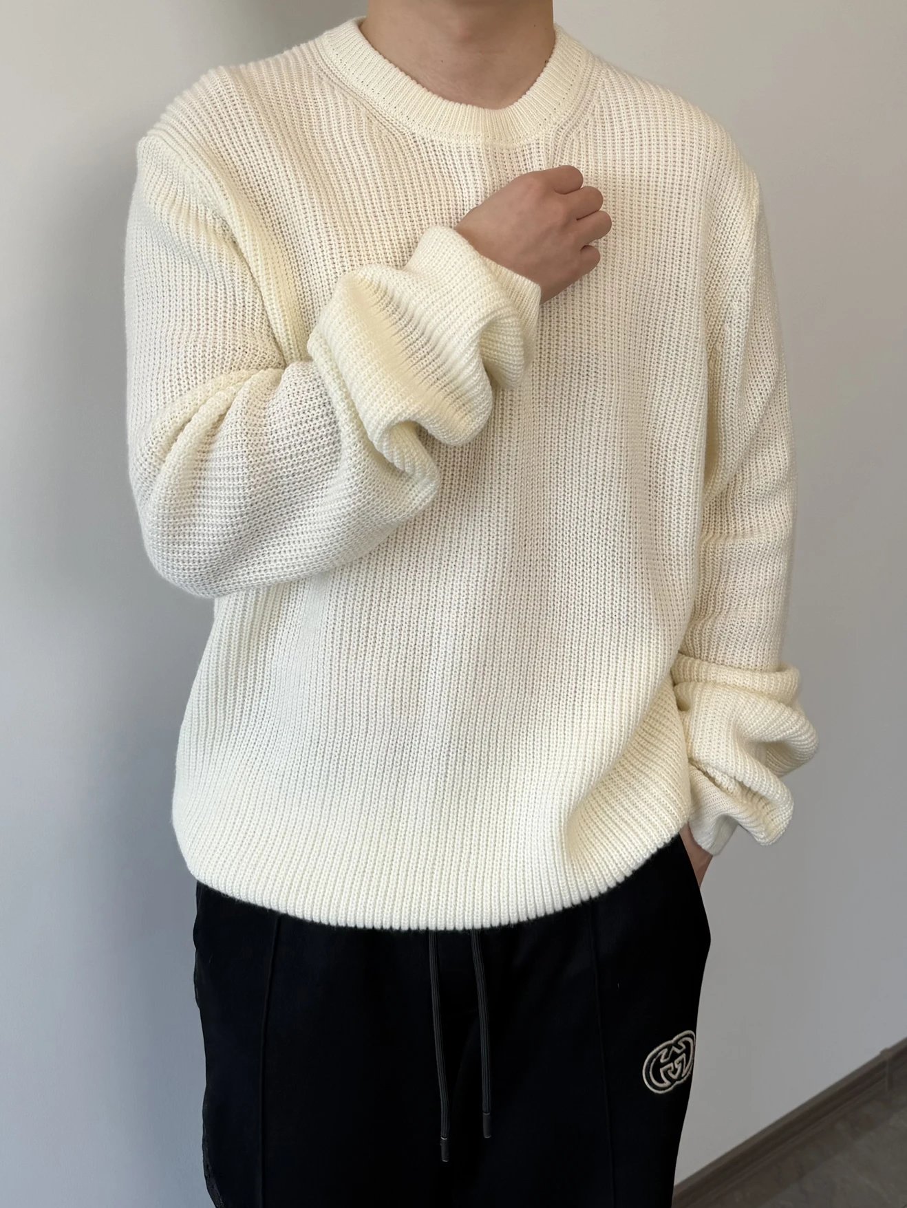 RD-C382 · Ribbed Wool Crewneck Sweater showcase view 4