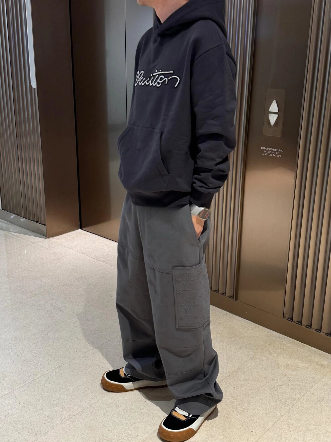 RD-C277 · Beaded Script Embroidery Hoodie showcase view 15
