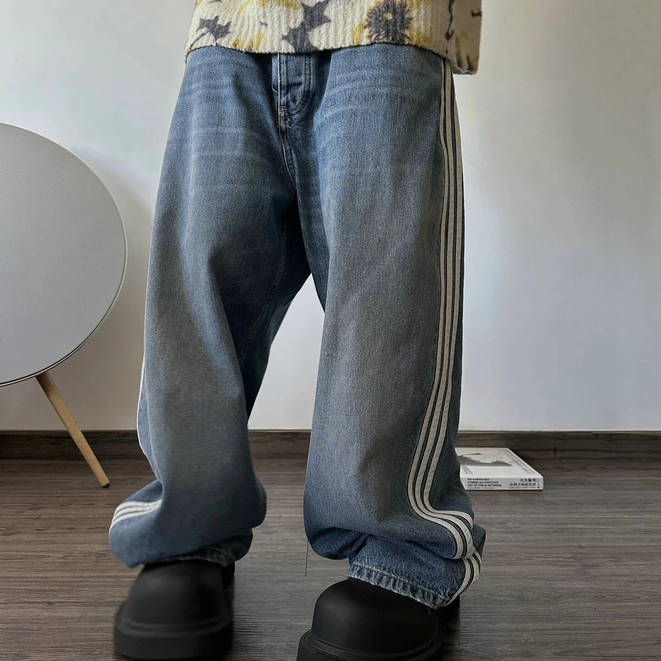 RD-C425 · Washed Blue Striped-Side Wide-Leg Jeans showcase view 4
