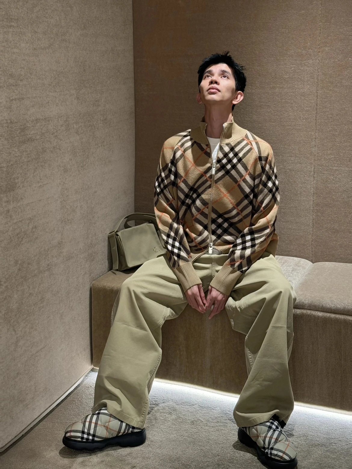 RD-C383 · Sand Check Zip-Neck Knit Jacket showcase view 5