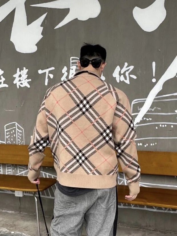 RD-C383 · Sand Check Zip-Neck Knit Jacket showcase view 7