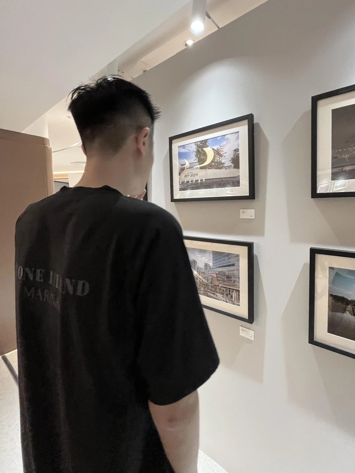 RD-C060 · Marina Graphic Crewneck T-Shirt showcase view 2