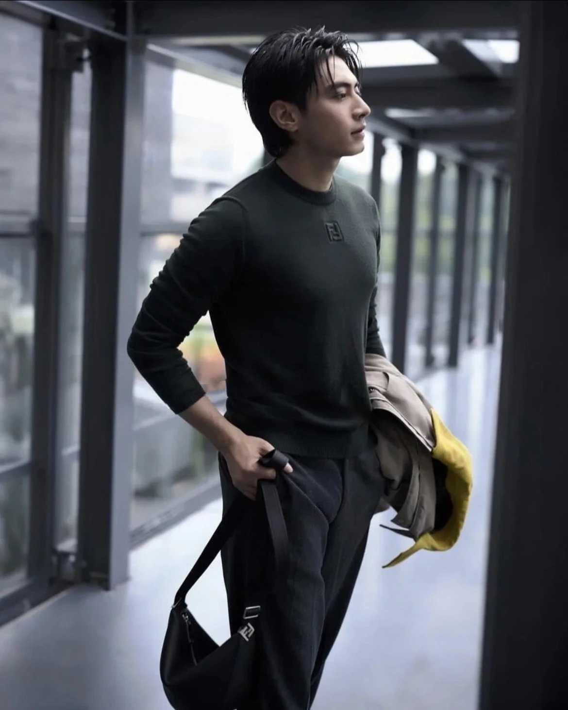 RD-C384 · Black Logo Wool Sweater showcase view 7