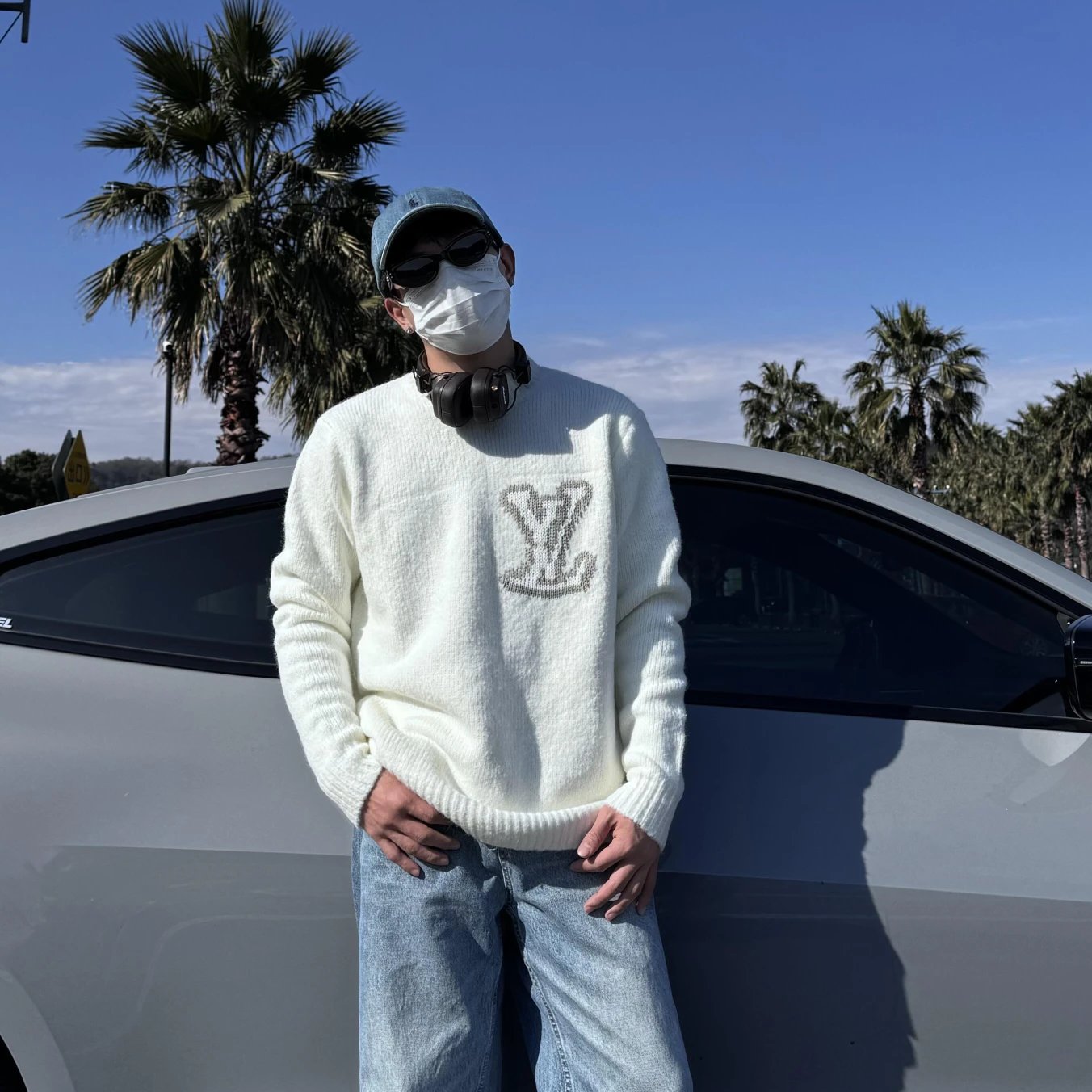 RD-C385 · Intarsia Logo Wool-Blend Sweater showcase view 2