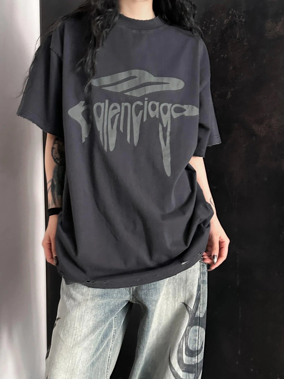 RD-C203 · 3M Distressed Oversized T-Shirt — Coal Grey showcase view 4