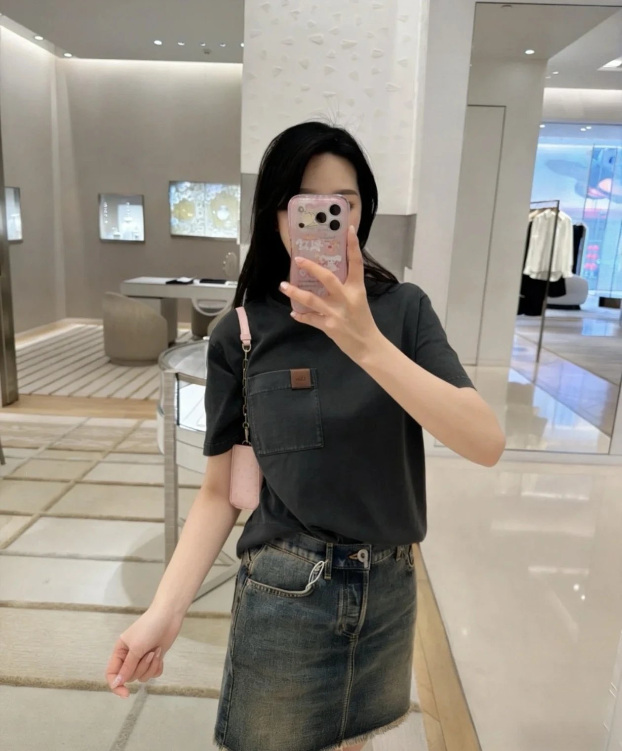 RD-C087 · Leather-Label Pocket T-Shirt showcase view 6