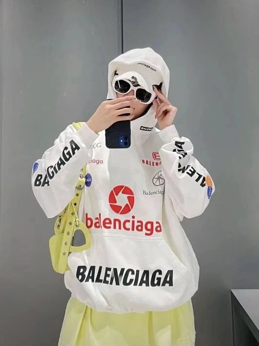 RD-C279 · Multi-Logo White Hoodie showcase view 9