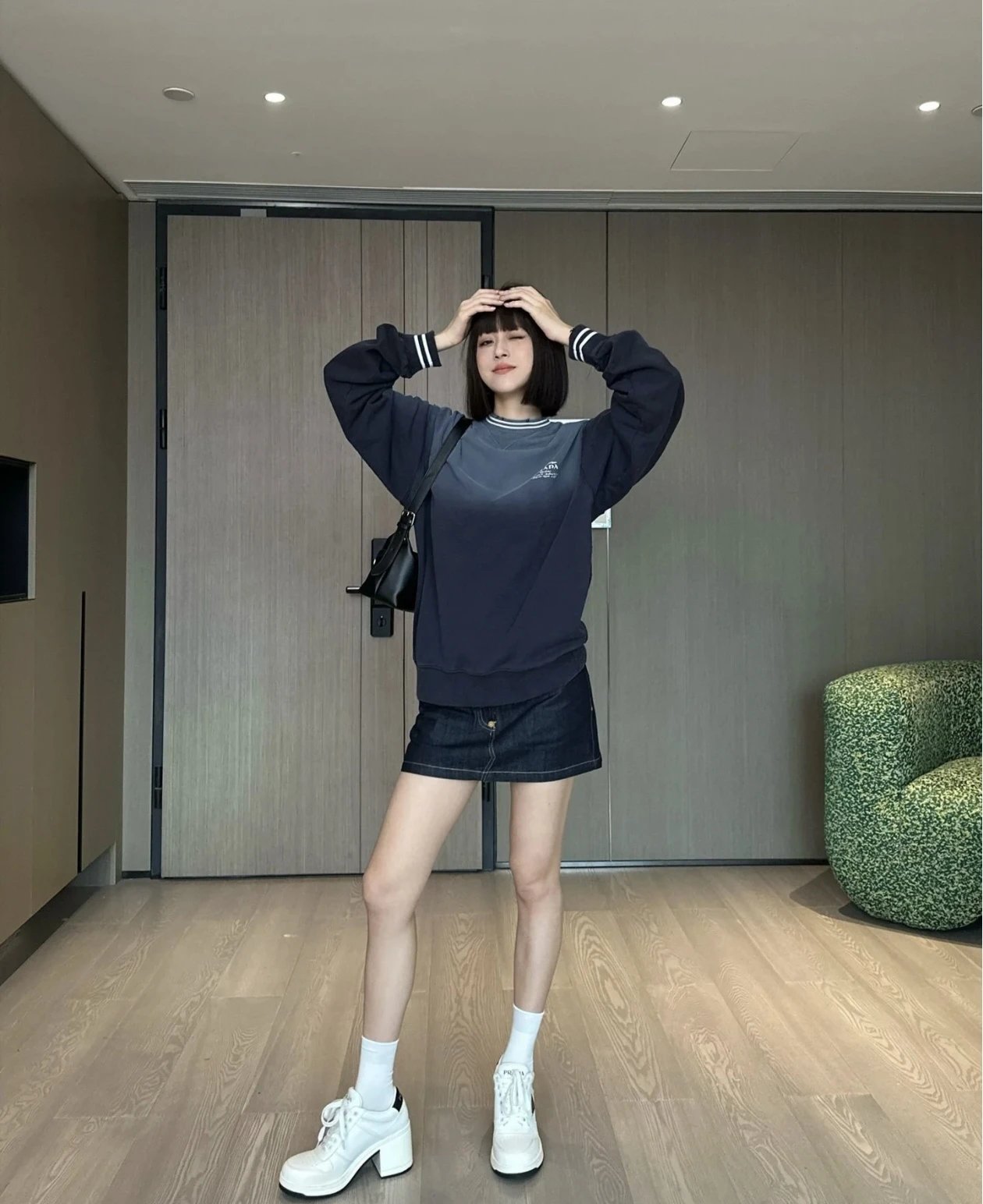 RD-C280 · Bean Green Stripe-Trim Crewneck Sweatshirt showcase view 6