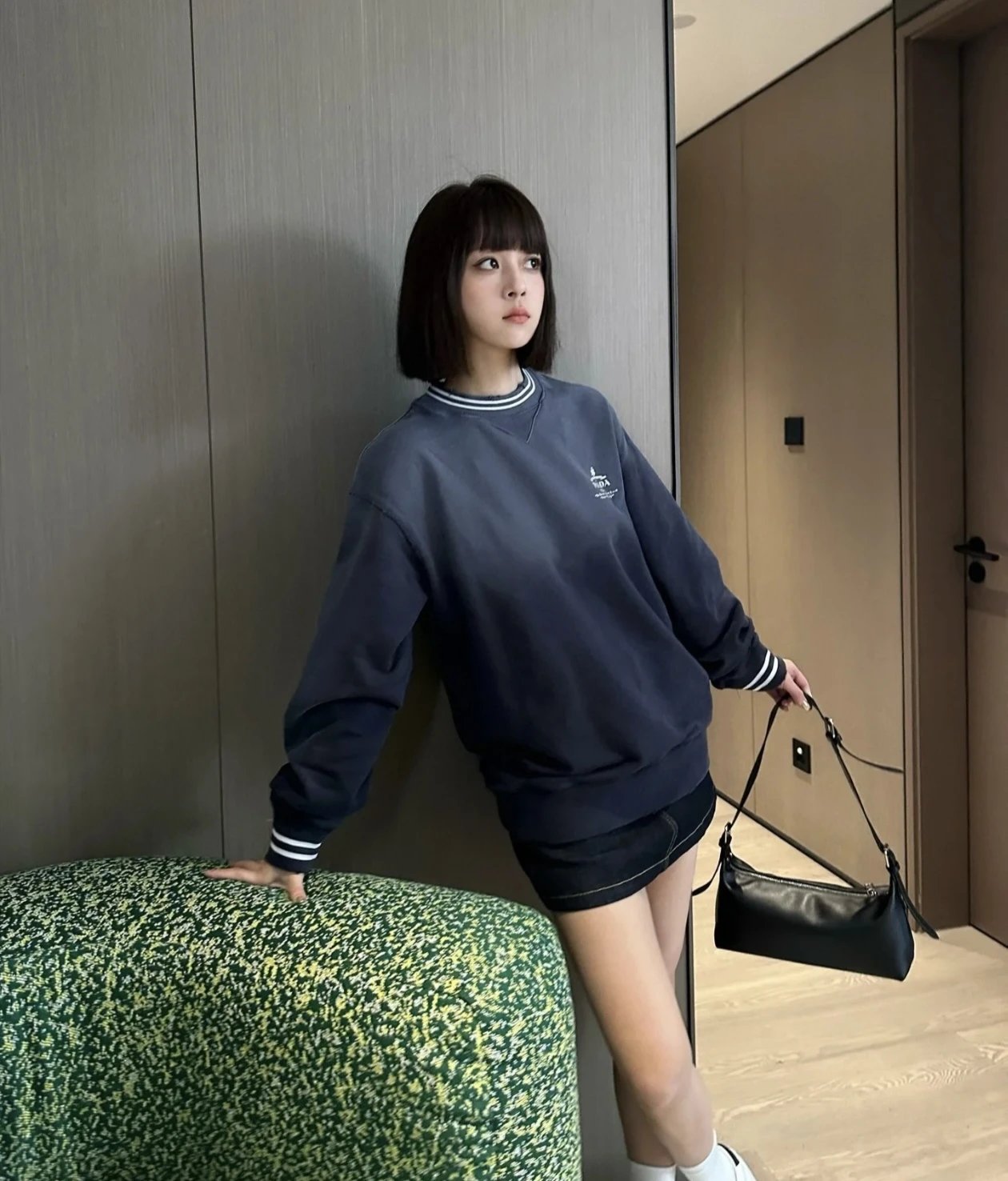 RD-C280 · Bean Green Stripe-Trim Crewneck Sweatshirt showcase view 7