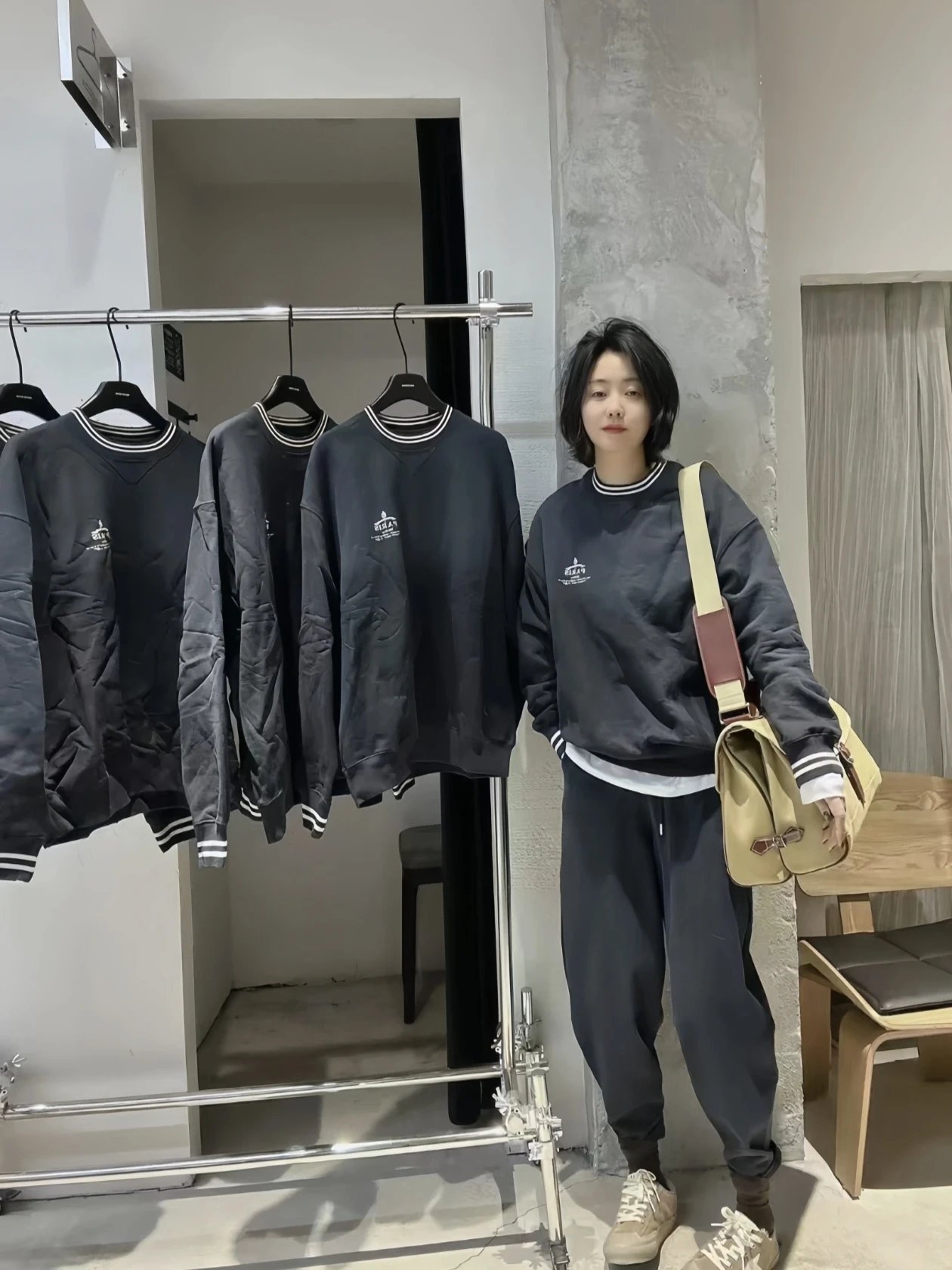 RD-C280 · Bean Green Stripe-Trim Crewneck Sweatshirt showcase view 8