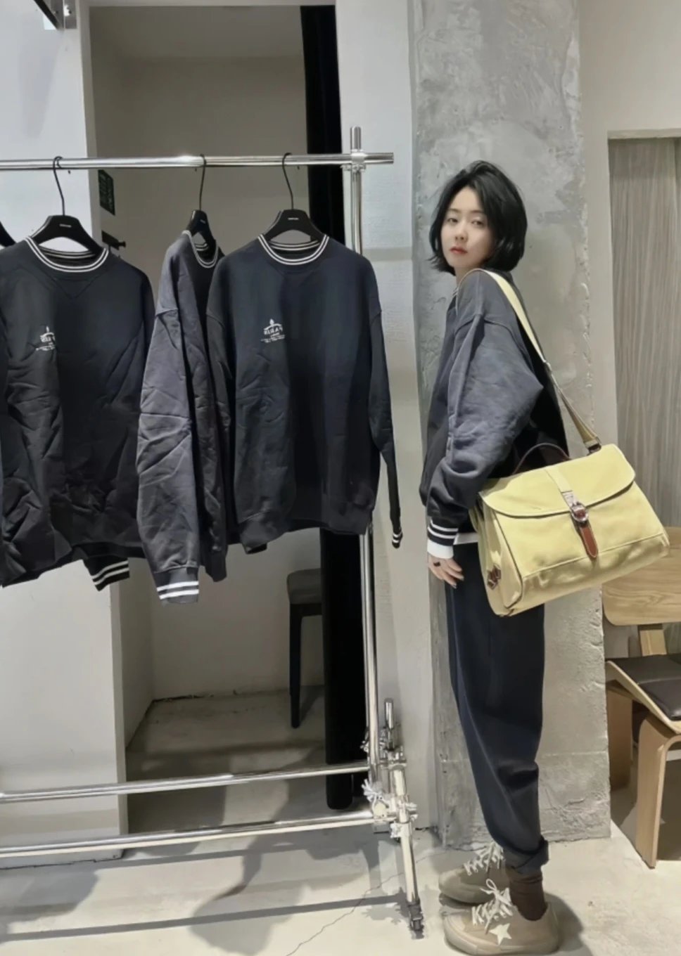 RD-C280 · Bean Green Stripe-Trim Crewneck Sweatshirt showcase view 9