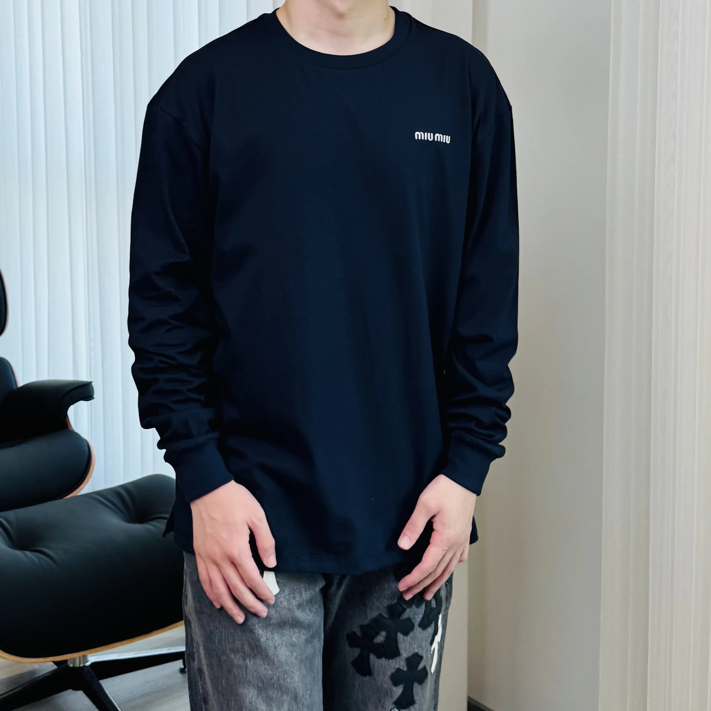 RD-C405 · Embroidered Long-Sleeve Top showcase view 8