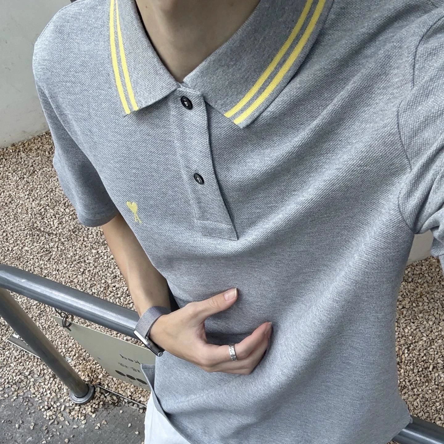 RD-C111 · Contrast-Stripe Heart Embroidery Polo showcase view 4