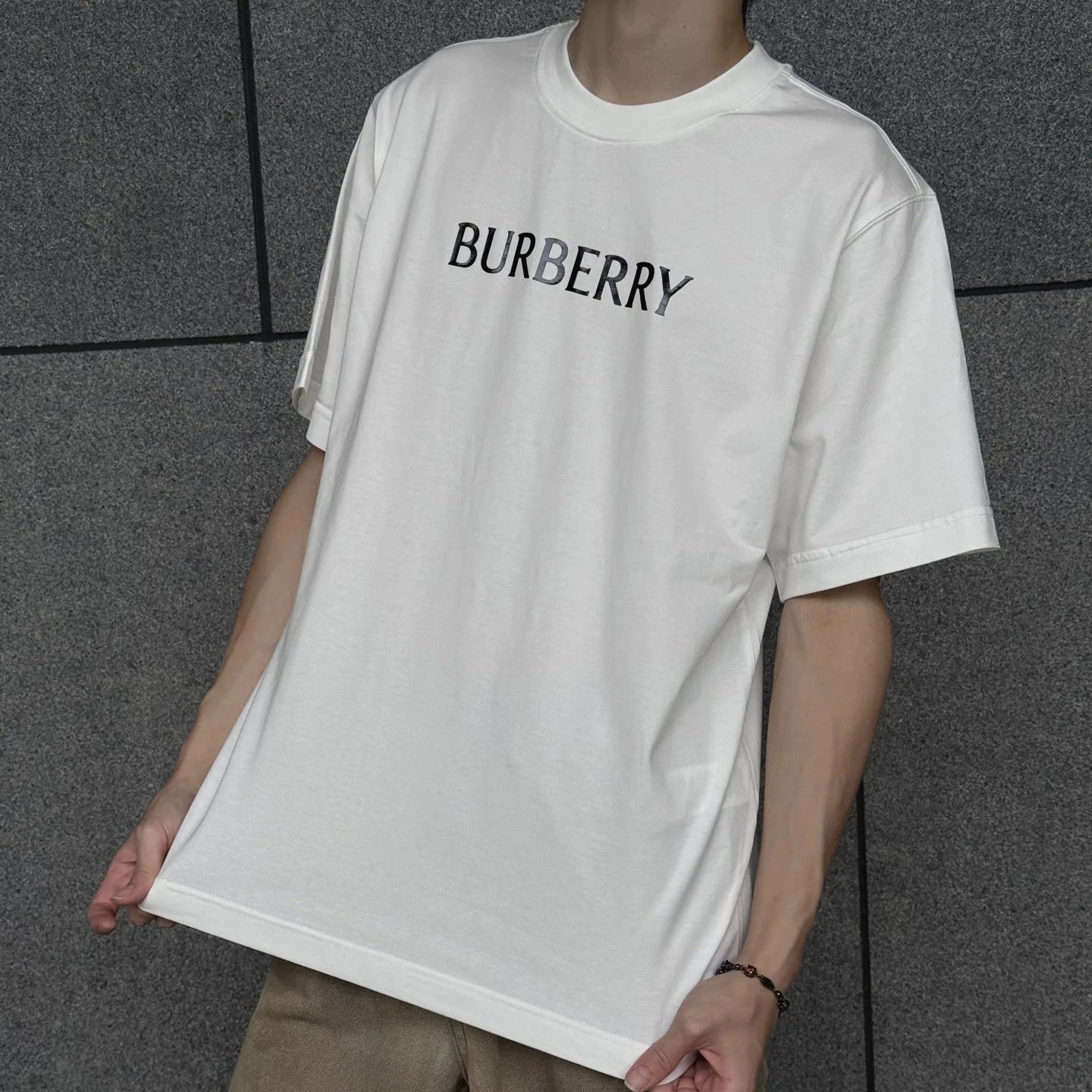 RD-C077 · Letter-Print Cotton T-Shirt showcase view 2