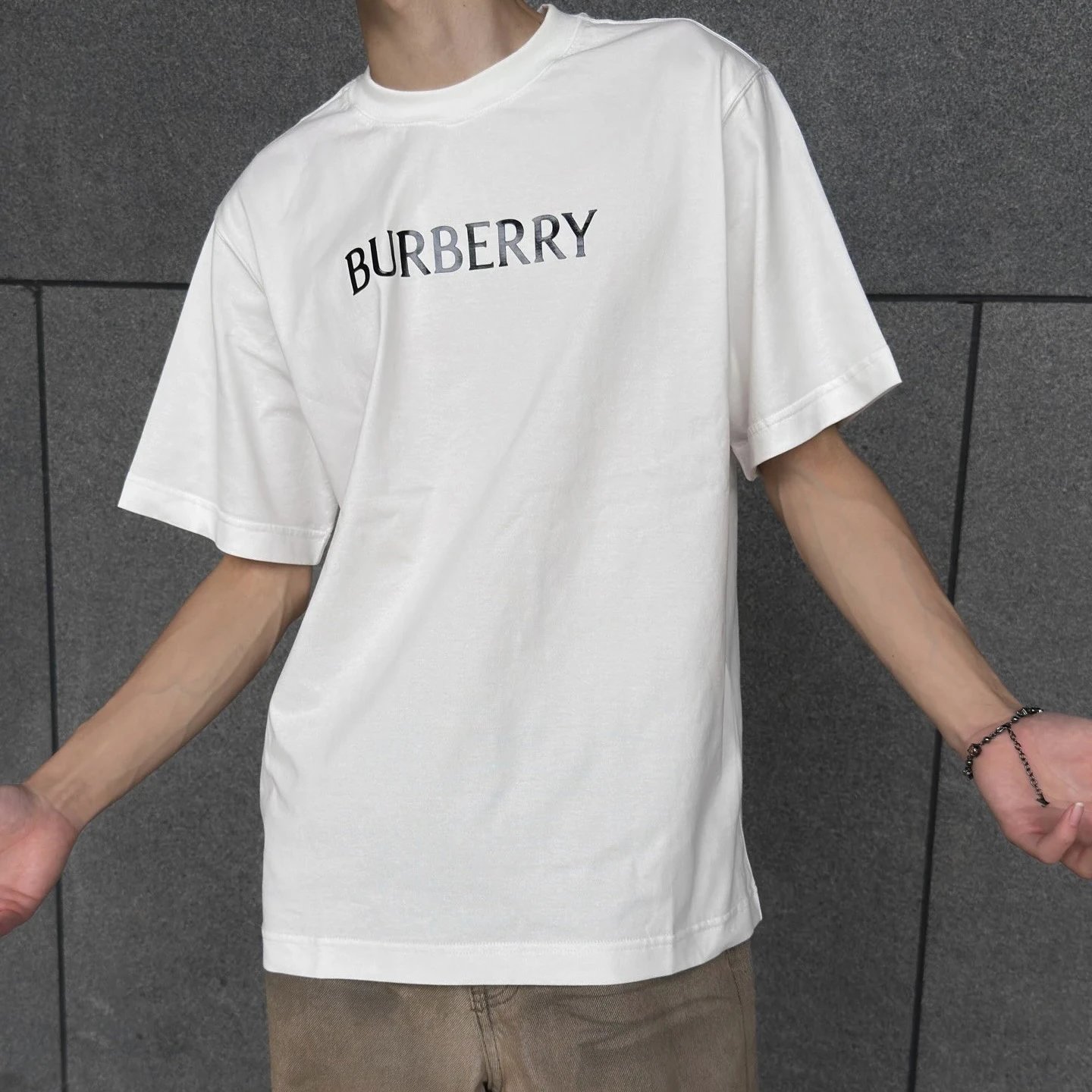 RD-C077 · Letter-Print Cotton T-Shirt showcase view 3