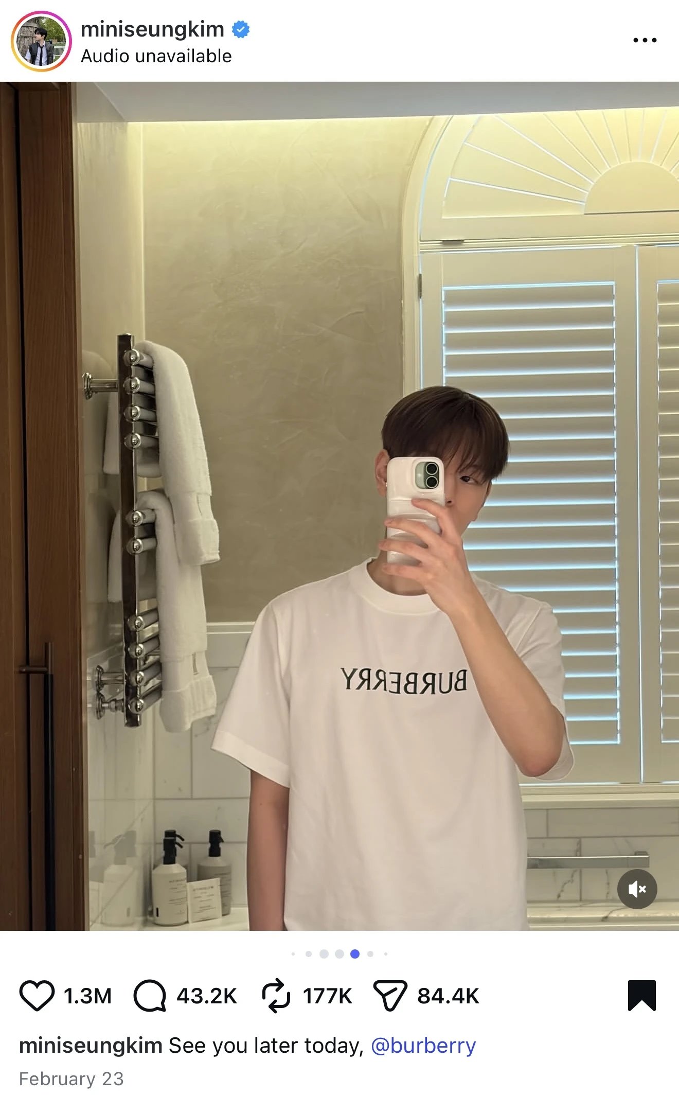 RD-C077 · Letter-Print Cotton T-Shirt showcase view 7