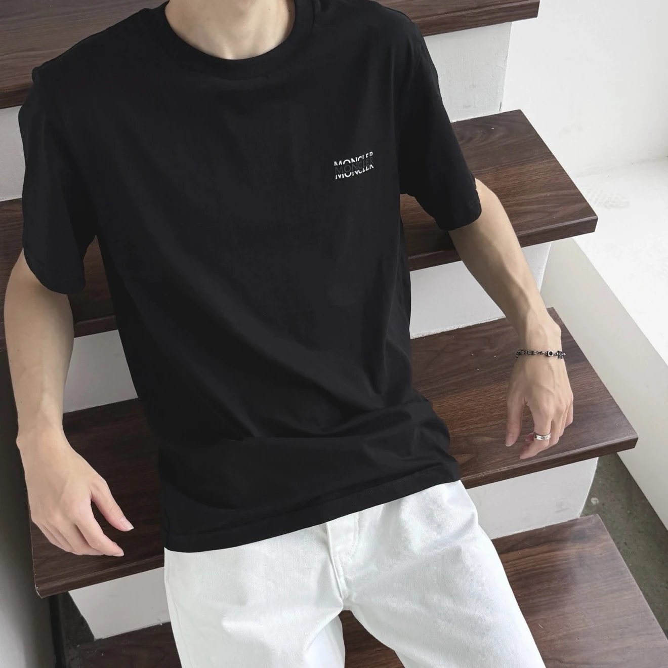 RD-C093 · Two-Tone Letter Graphic T-Shirt showcase view 1