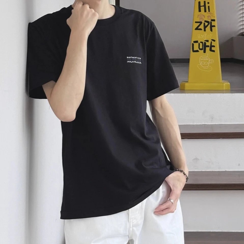 RD-C093 · Two-Tone Letter Graphic T-Shirt showcase view 4