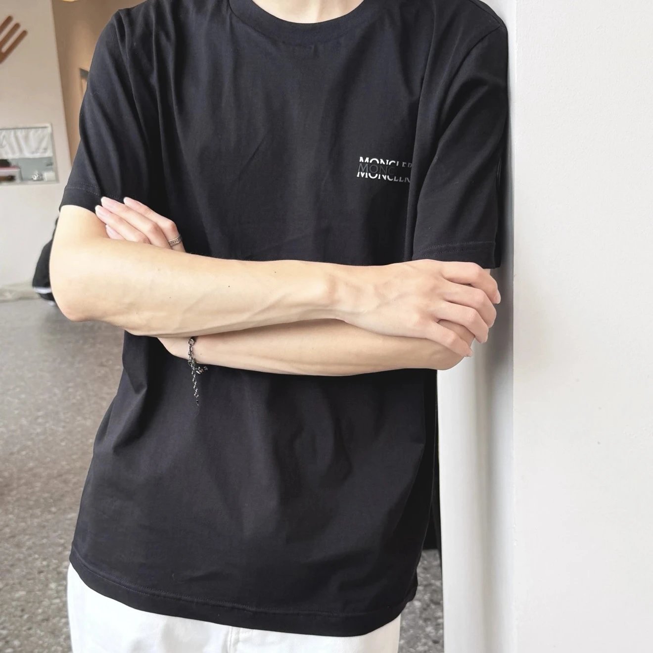 RD-C093 · Two-Tone Letter Graphic T-Shirt showcase view 5