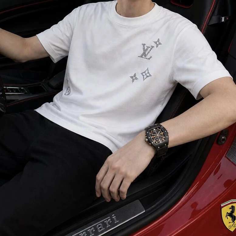 RD-C097 · Contrast-Stitch Floral Motif T-Shirt showcase view 2