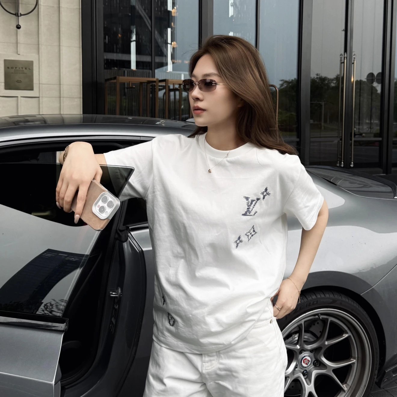 RD-C097 · Contrast-Stitch Floral Motif T-Shirt showcase view 4