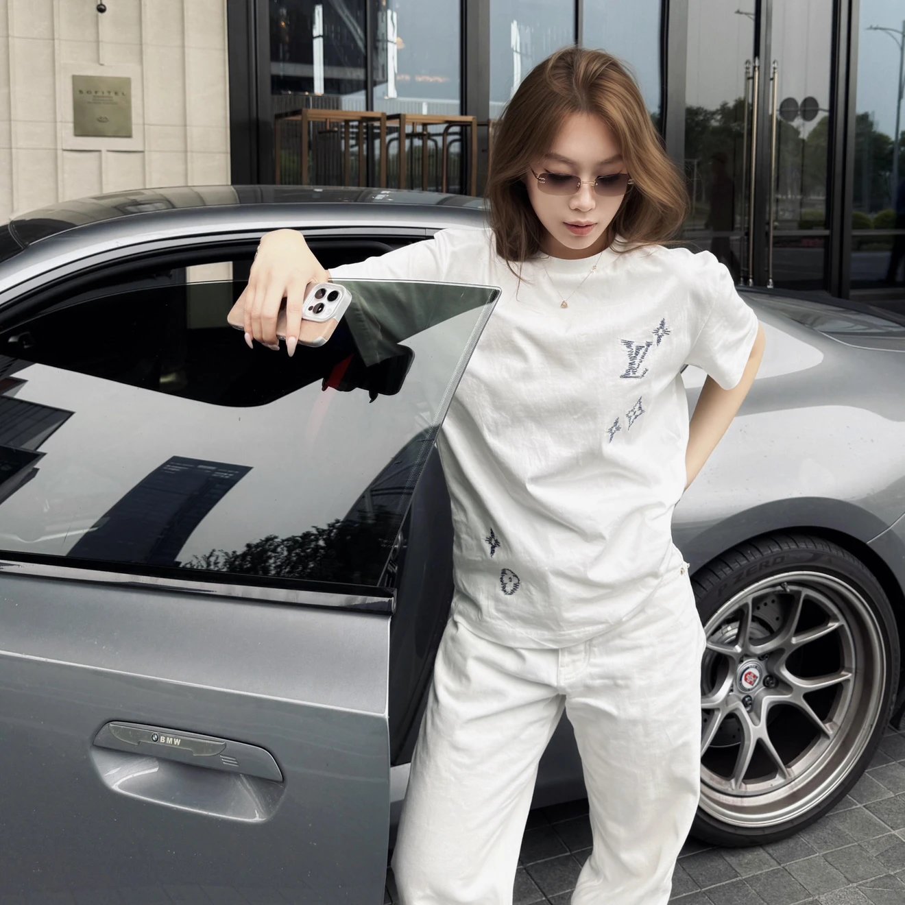 RD-C097 · Contrast-Stitch Floral Motif T-Shirt showcase view 5