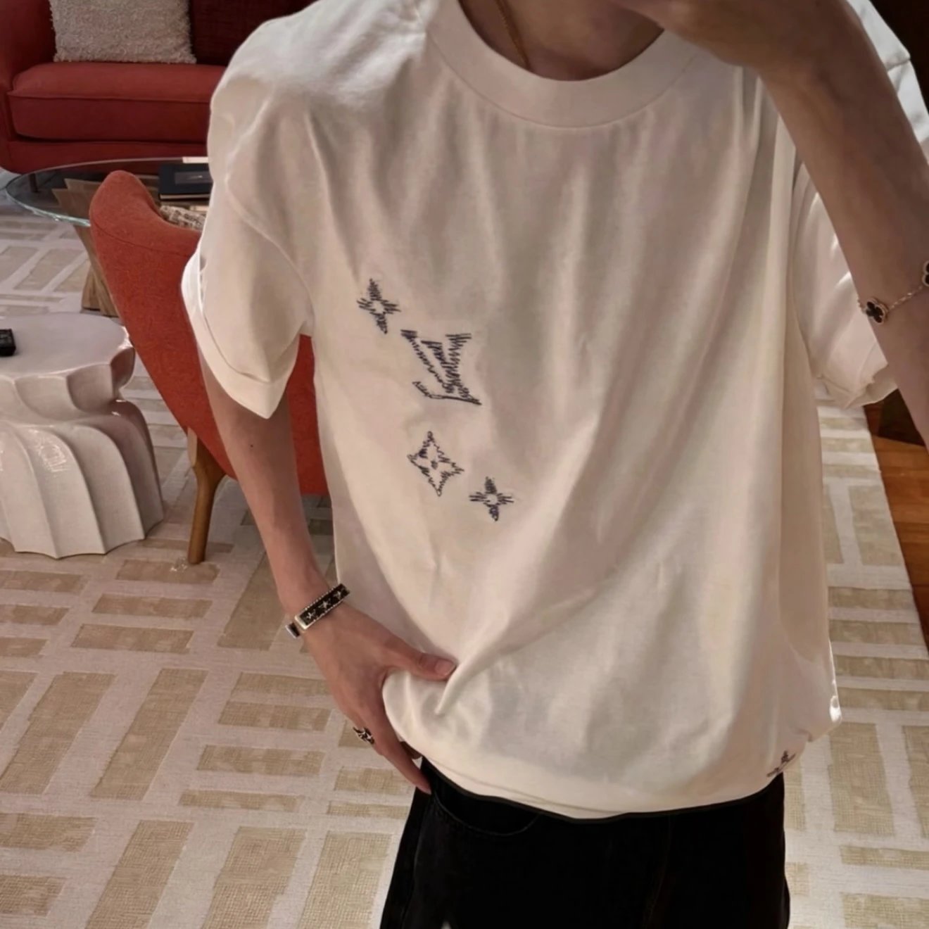 RD-C097 · Contrast-Stitch Floral Motif T-Shirt showcase view 6
