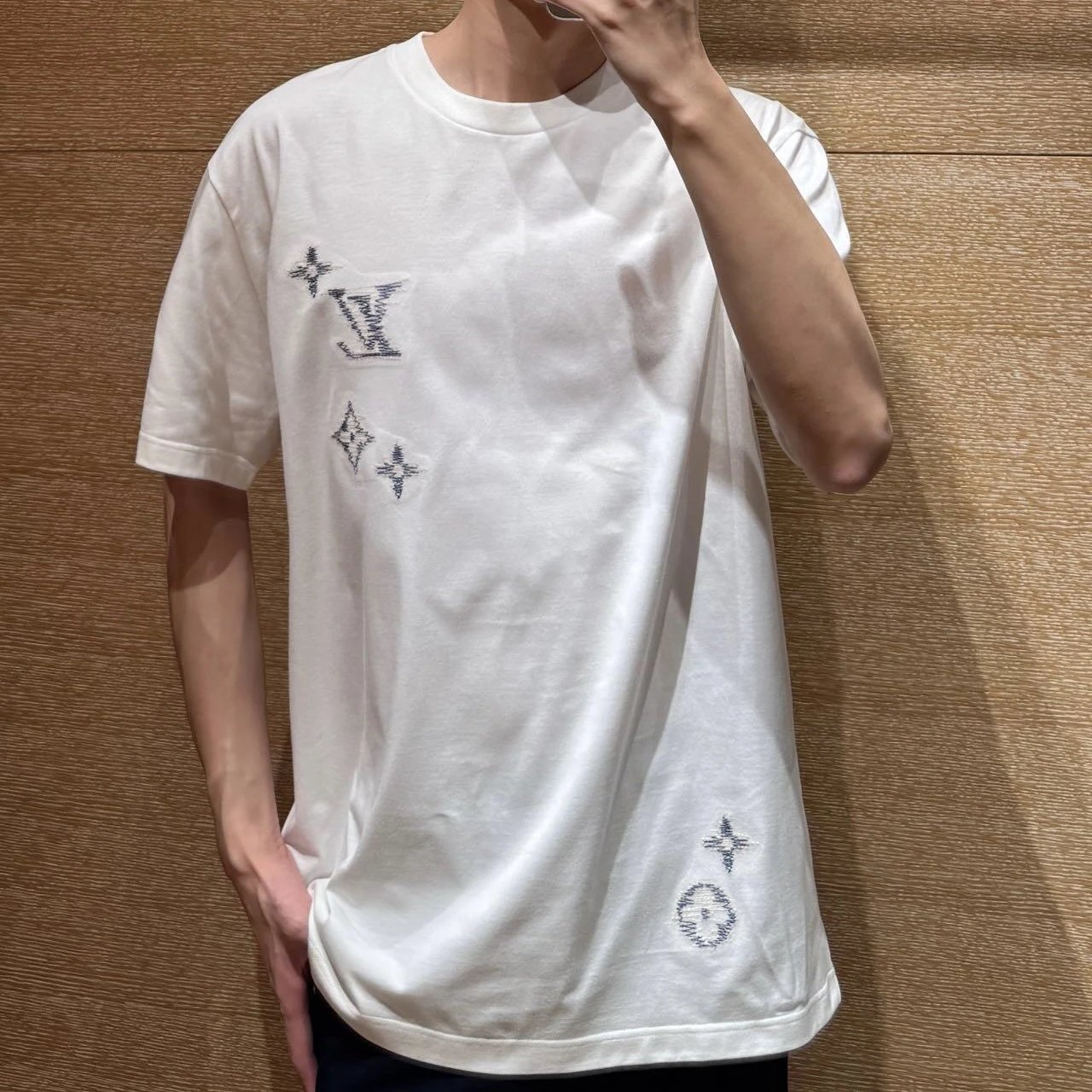 RD-C097 · Contrast-Stitch Floral Motif T-Shirt showcase view 9