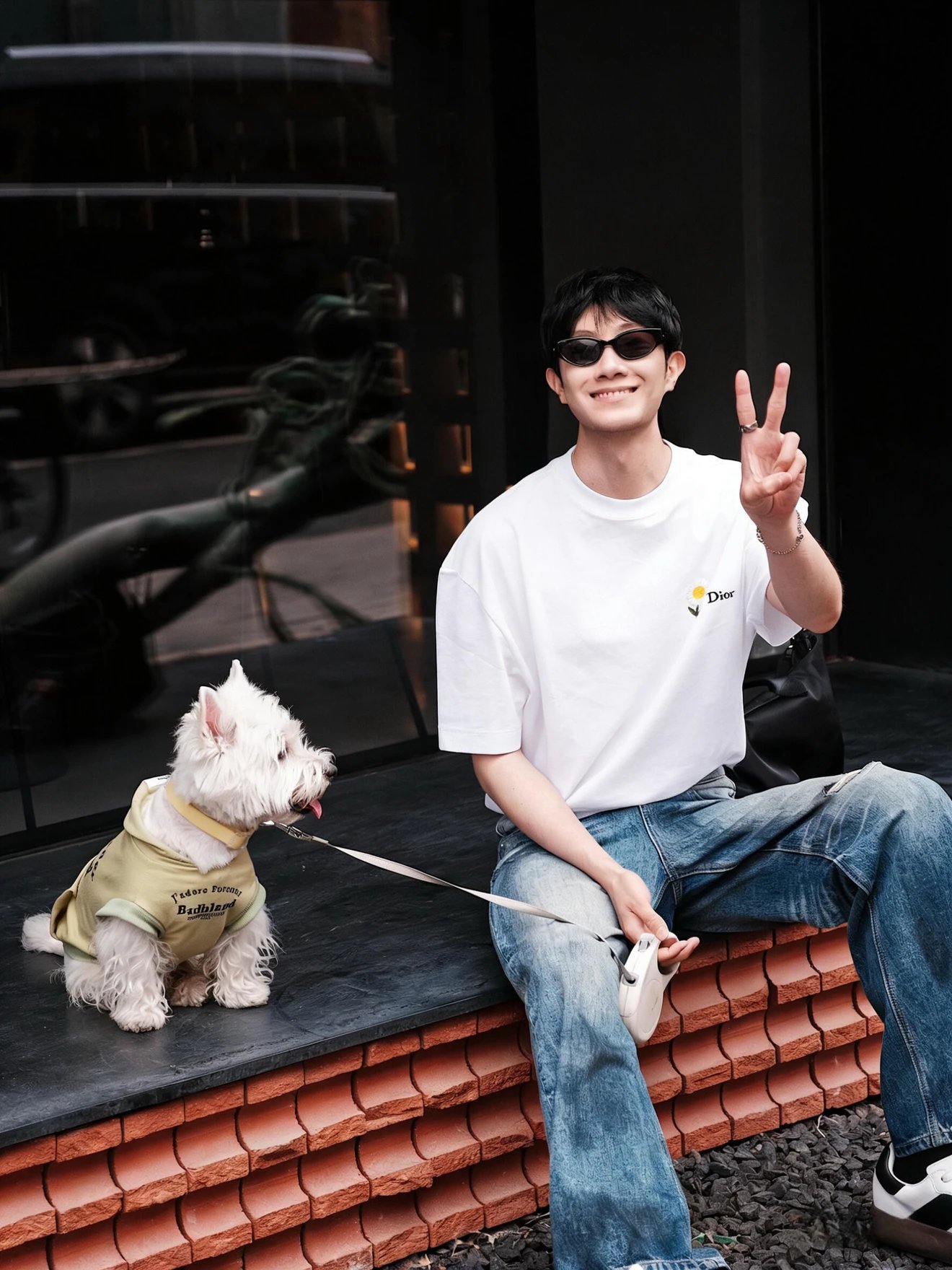 RD-C086 · Daisy Embroidered Cotton T-Shirt showcase view 5