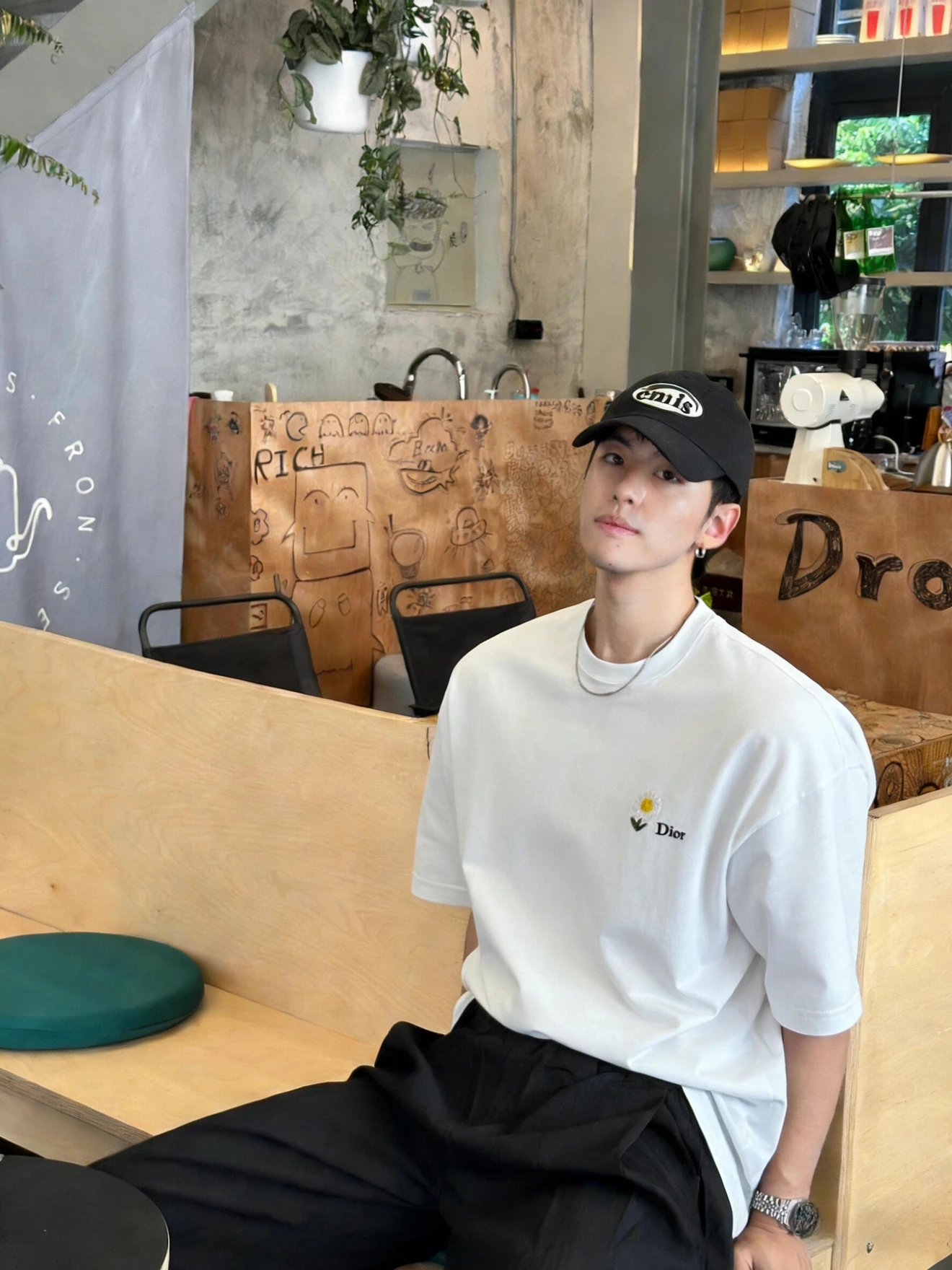 RD-C086 · Daisy Embroidered Cotton T-Shirt showcase view 8
