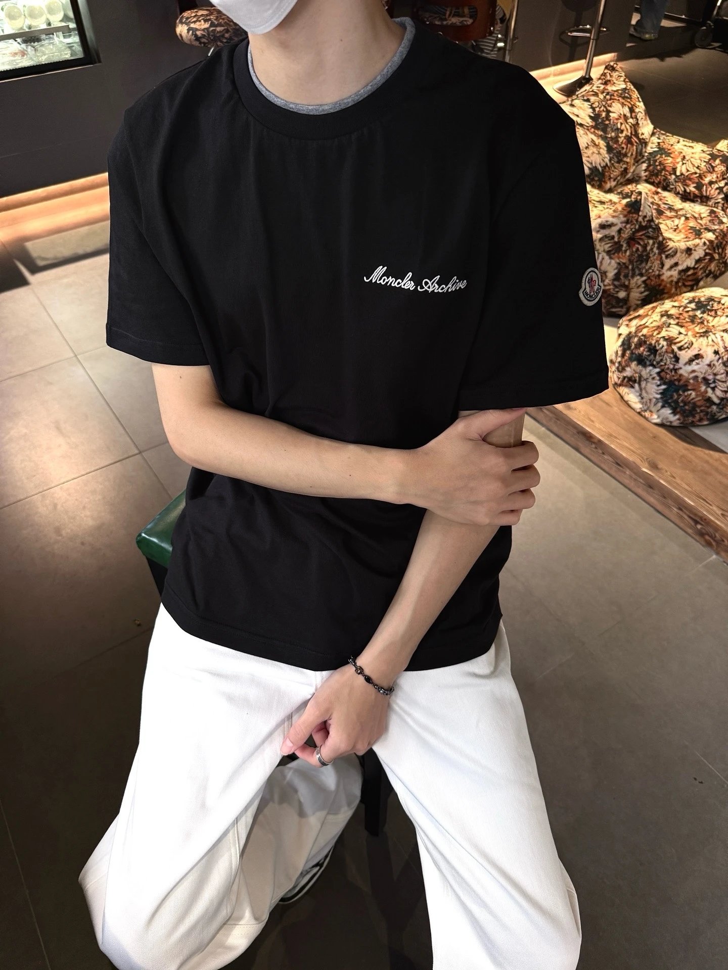 RD-C083 · Contrast-Collar T-Shirt showcase view 1