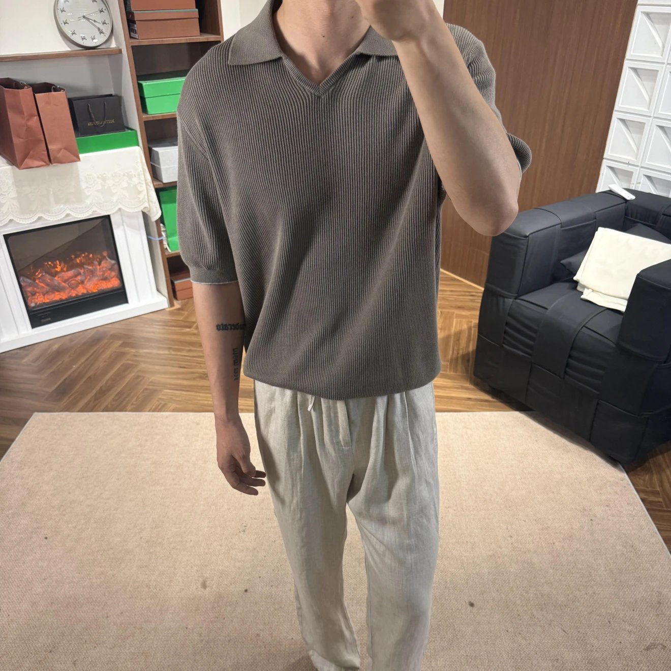 RD-C388 · Seagull-Collar Short-Sleeve Knit showcase view 2