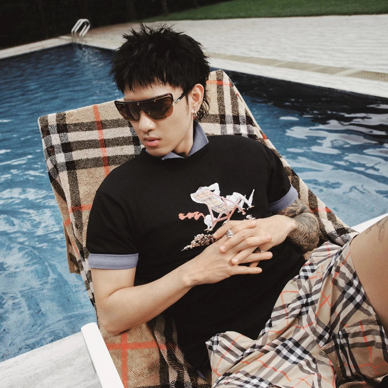 RD-C072 · Beach Knight Print T-Shirt showcase view 2